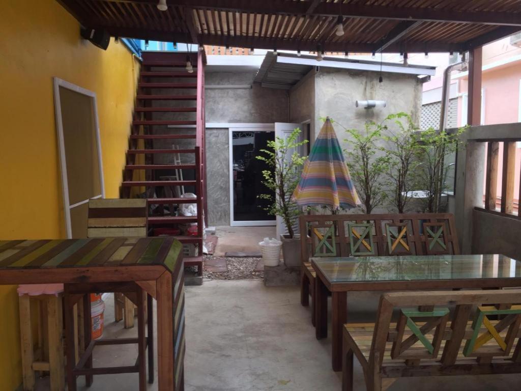 De Hostel Прачуап Кири Кан Екстериор снимка