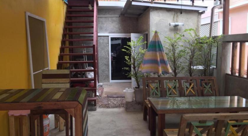 De Hostel Прачуап Кири Кан Екстериор снимка