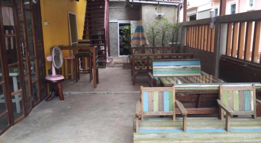 De Hostel Прачуап Кири Кан Екстериор снимка